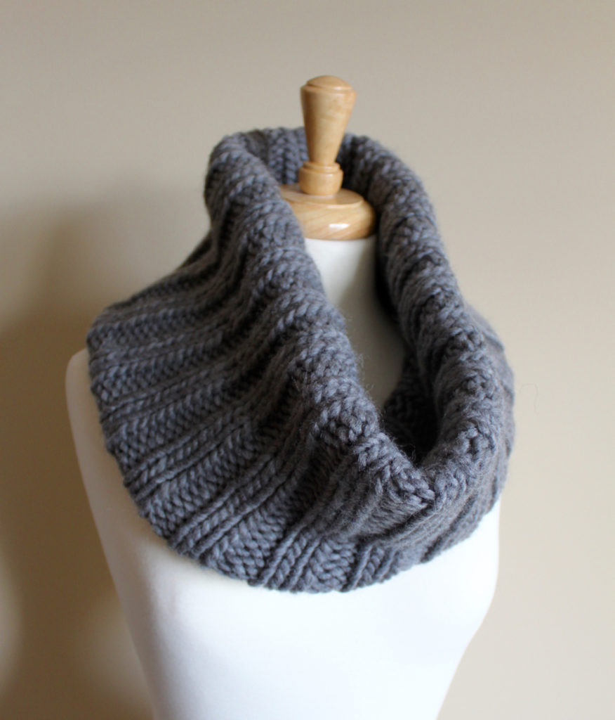 Free Knitting Patterns: Bulky Ribbed Cowl - Leah Michelle Designs