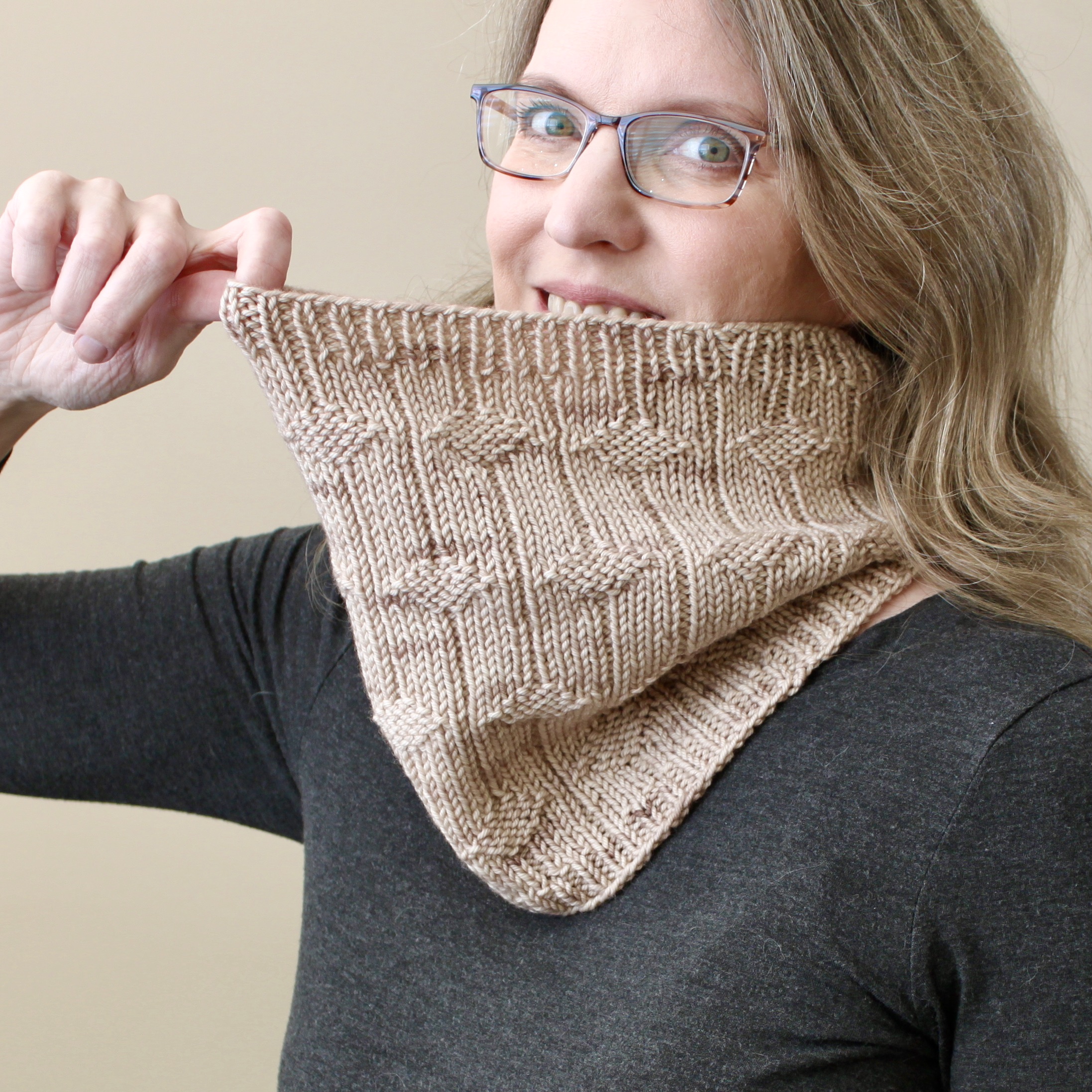 Diamond Purl Cowl - Leah Michelle Designs