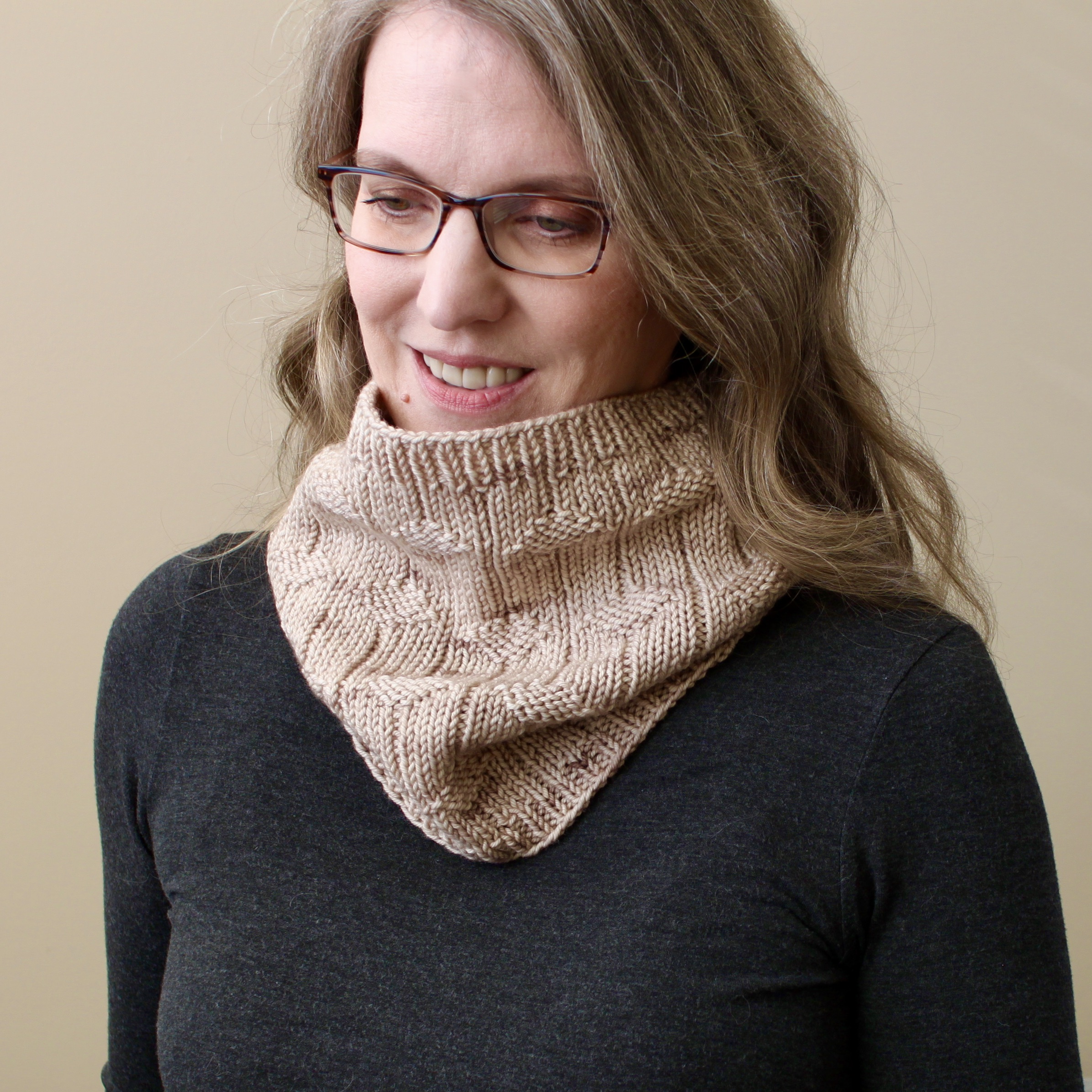 Diamond Purl Cowl - Leah Michelle Designs